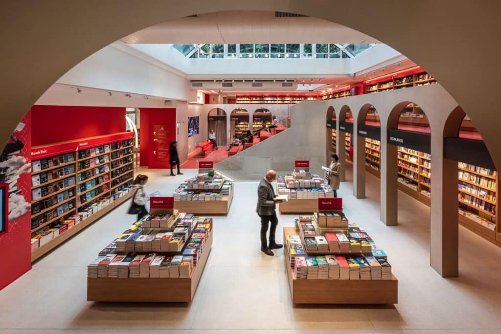 il nuovo store Mondadori apre a Milano