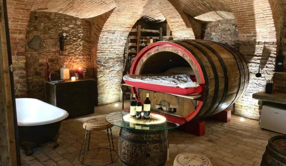 Avreste mai pensato di poter dormire dentro una botte del vino?