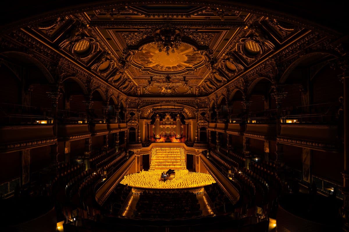Un concerto a lume di candela alla Victoria Hall di Ginevra.
